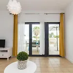 Rainbow House By Ici וילה אלבופיירה